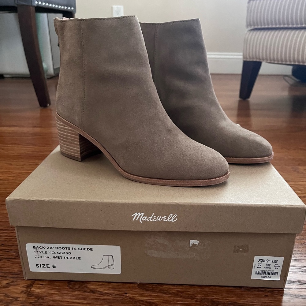 New in Box - Madewell back zip suede bootie - Size 6